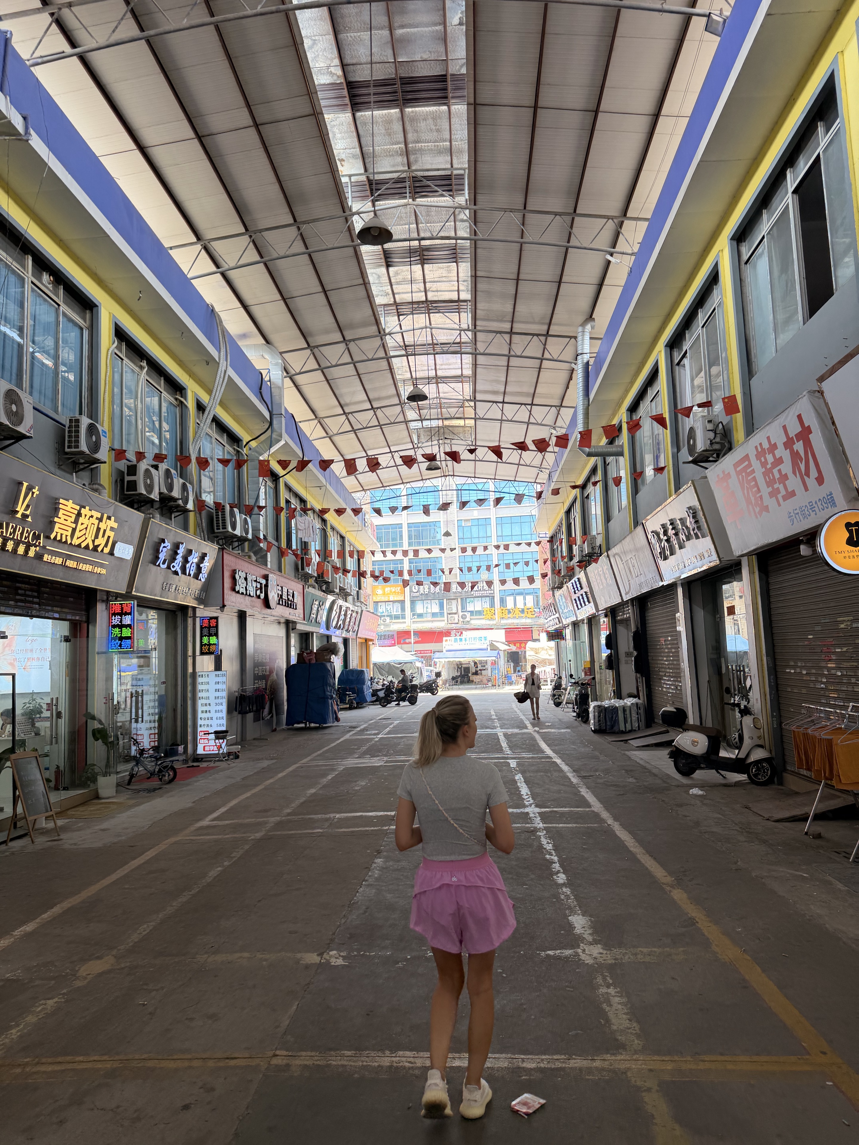 Qinghu Pedestrian Street · Local Shops & Beauty